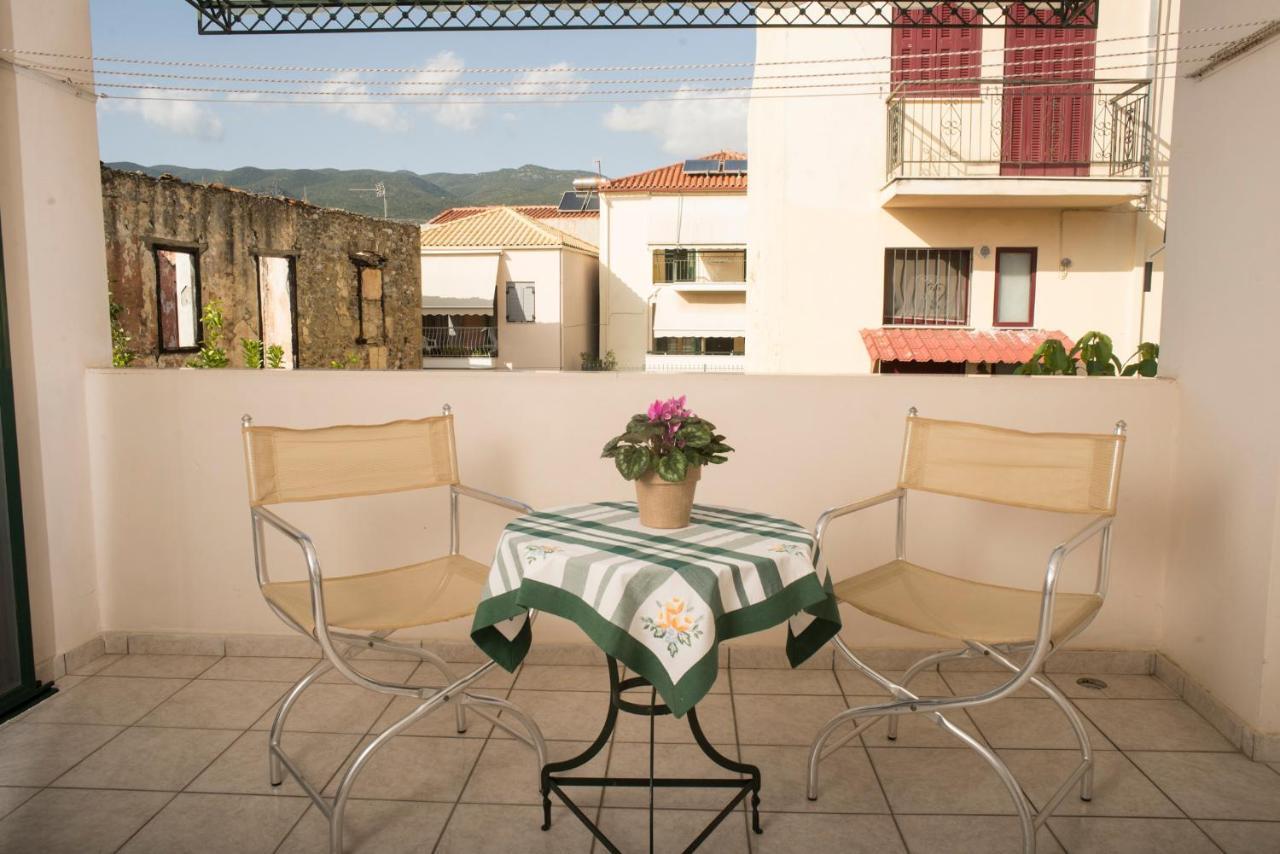 Maisonette With Garden In The Heart Of The Historical Kalamata Center Esterno foto