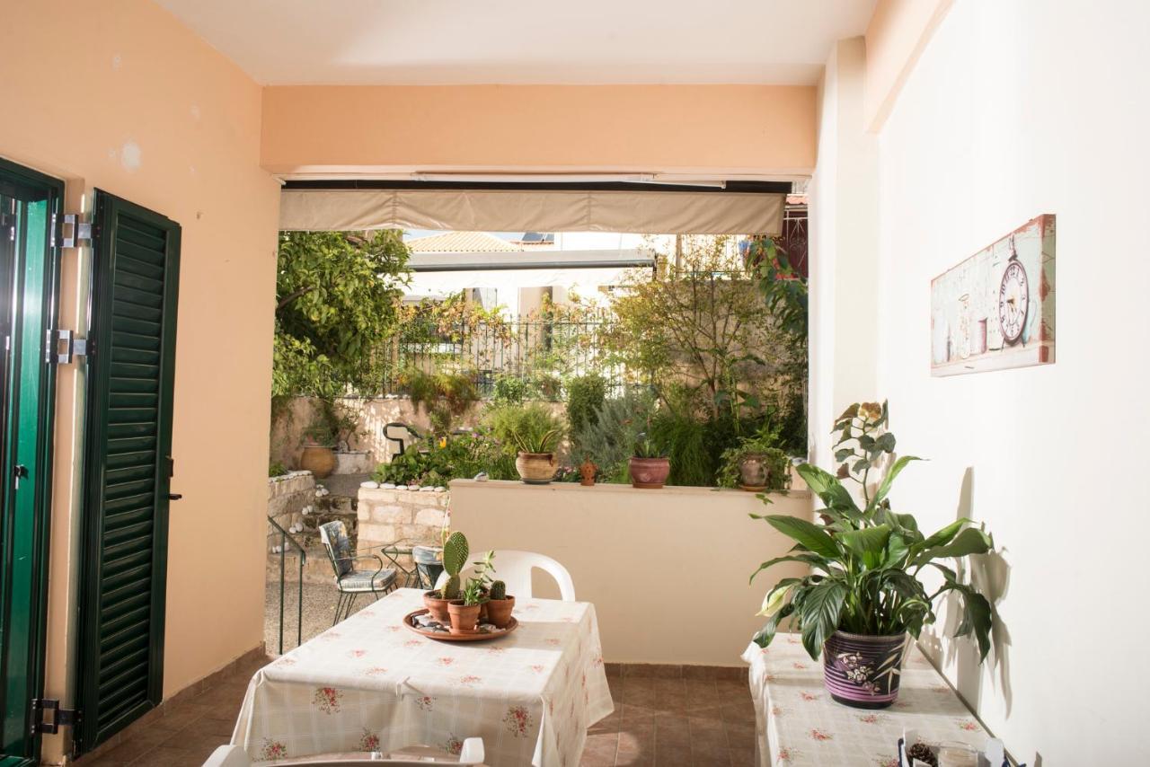 Maisonette With Garden In The Heart Of The Historical Kalamata Center Esterno foto