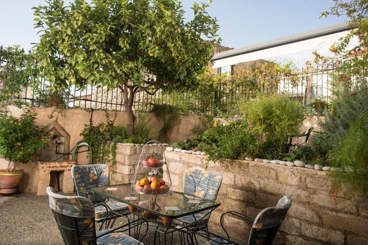 Maisonette With Garden In The Heart Of The Historical Kalamata Center Esterno foto